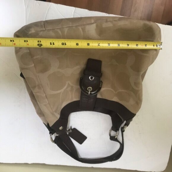 Coach Soho Lyn Signature Leather CC Shoulder Bag Hobo Zip Pockets Neutral Tote - Picture 11 of 16